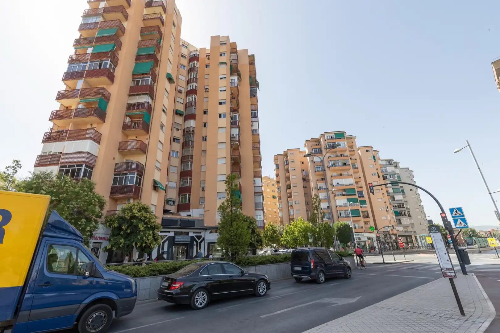 Vista exterior de Piso en venta en Granada con Terraza, Amueblado y Balcón