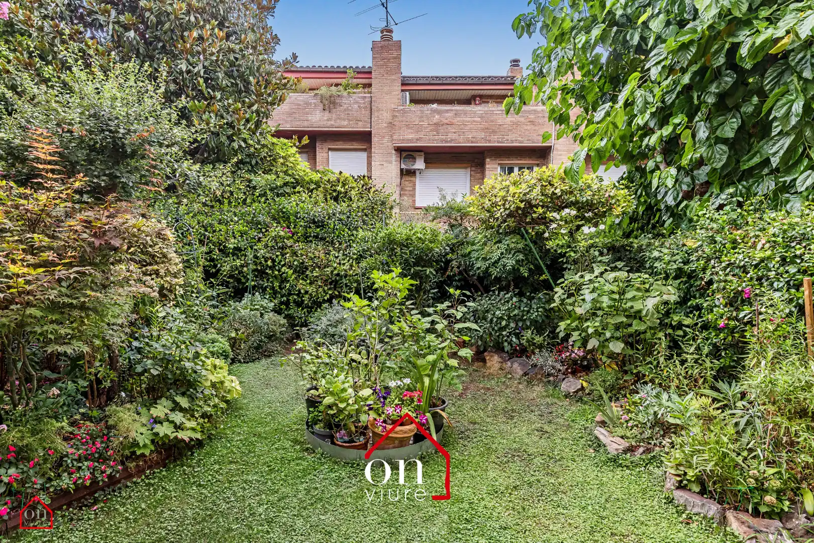 Jardí de Casa adosada en venda en Sant Cugat del Vallès amb Calefacció, Jardí privat i Parquet