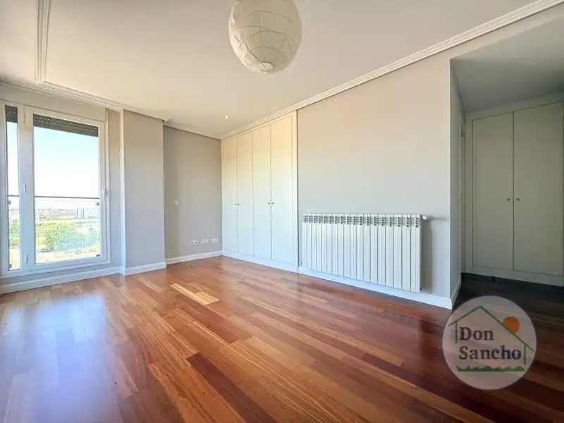 Bedroom of Attic for sale in Valladolid  with Air Conditioner, Heating and Terrace