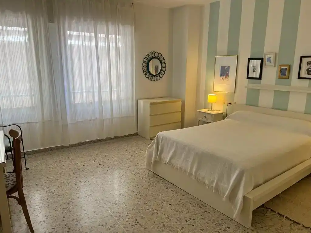 Dormitori de Pis de lloguer en Motril amb Aire condicionat i Balcó