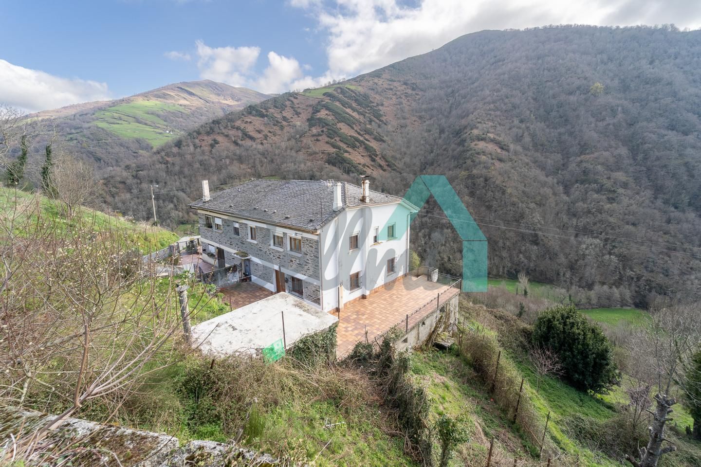 Exterior view of Single-family semi-detached for sale in Cangas del Narcea  with Heating, Private garden and Terrace