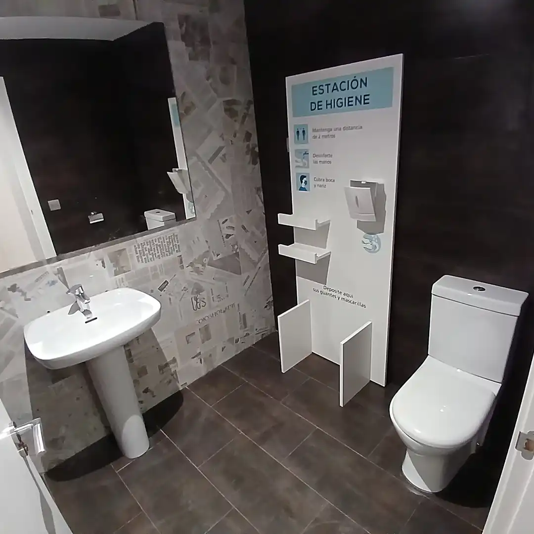 Baño de Local en venta en Zaragoza con Aire acondicionado y Calefacción