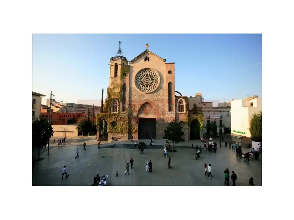 Local comercial de lloguer a Plaza Lluis Perpinya