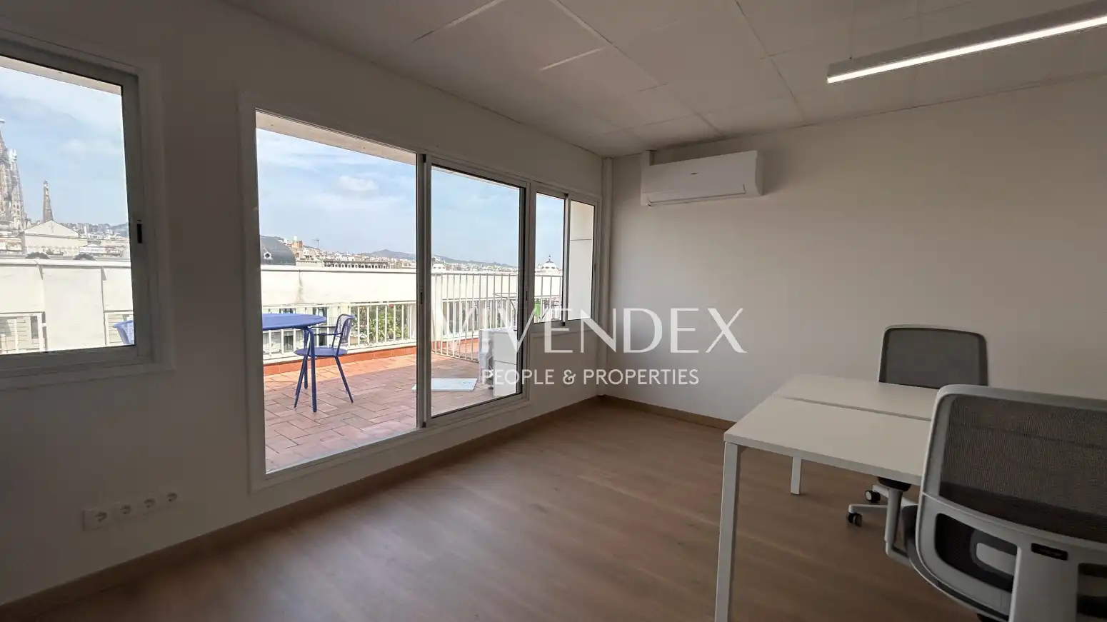 Oficina de alquiler en Barcelona con Calefacción, Terraza y Amueblado