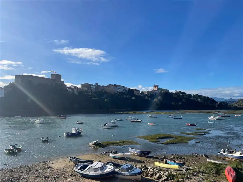 Vista exterior de Dúplex en venda en San Vicente de la Barquera, Cantabria