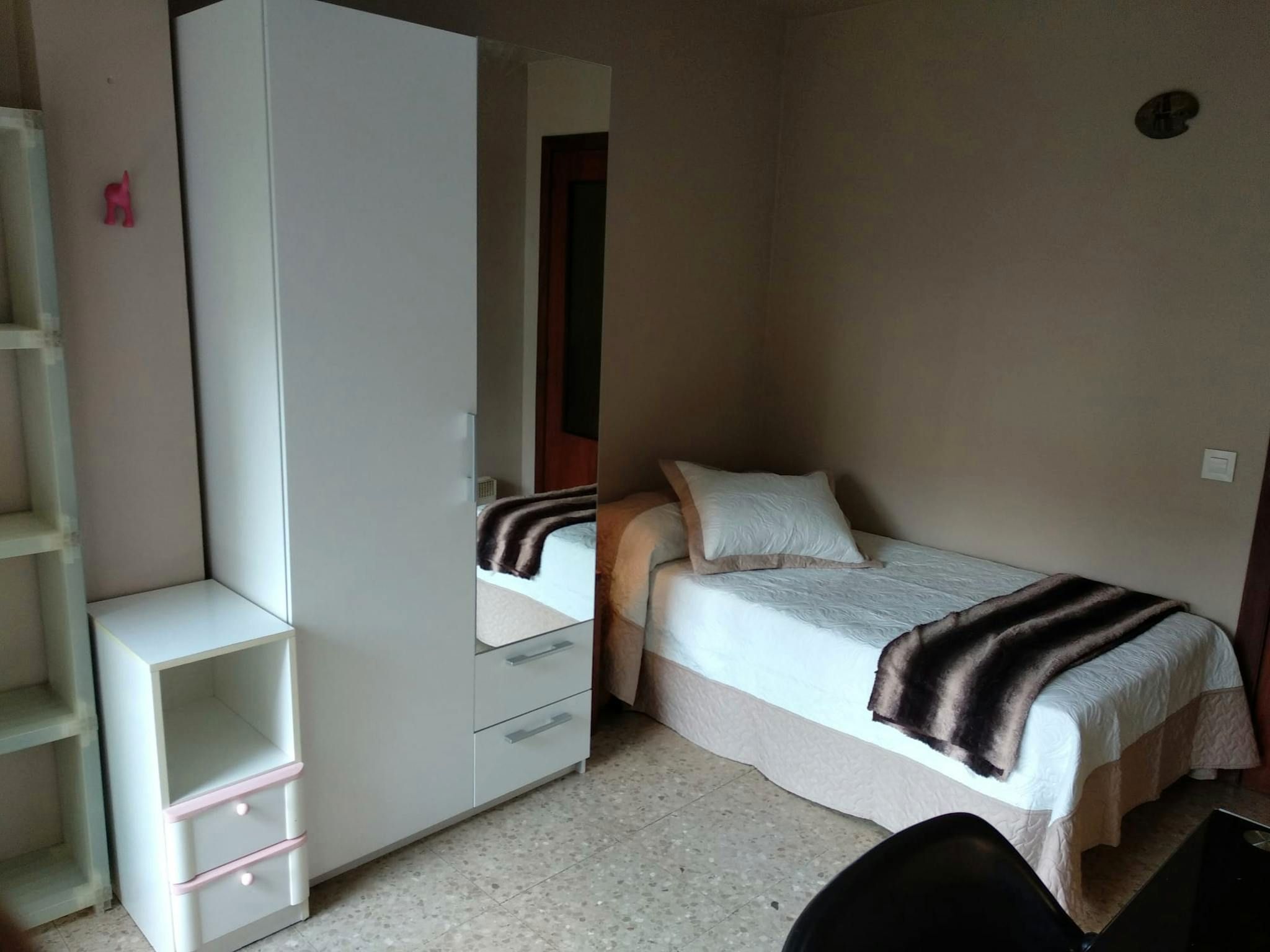 Bedroom of Flat to share in  Valencia Capital  with Air Conditioner, Heating and Furnished