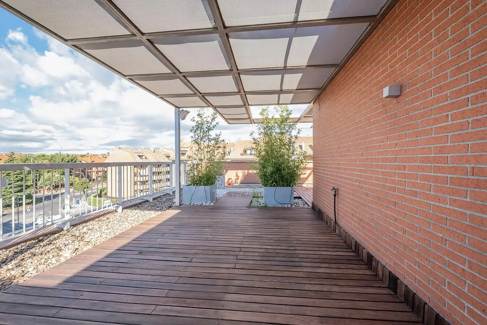 Terraza de Ático de alquiler en Pozuelo de Alarcón con Aire acondicionado, Calefacción y Jardín privado