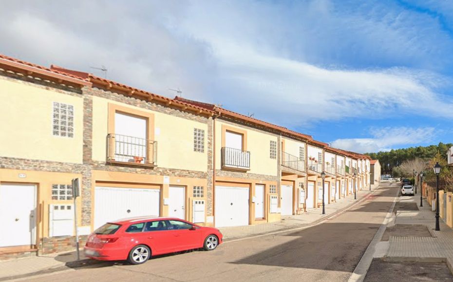 Exterior view of Single-family semi-detached for sale in Fresnedillas de la Oliva  with Private garden, Terrace and Community pool