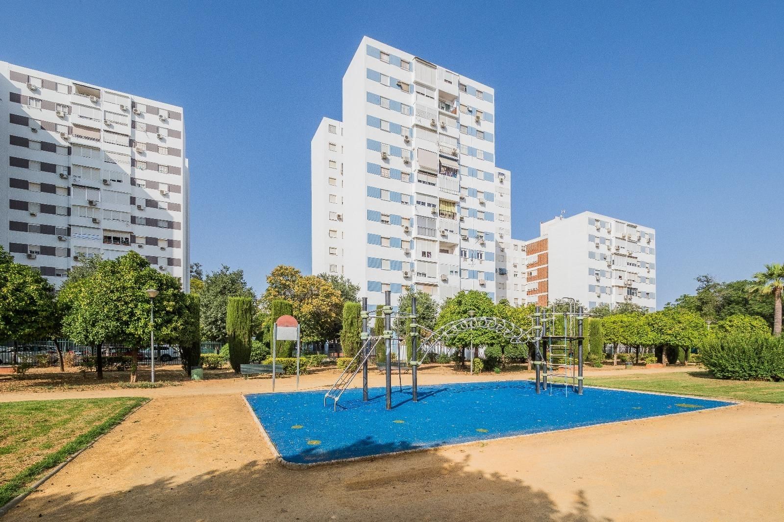 Exterior view of Flat for sale in  Sevilla Capital  with Air Conditioner
