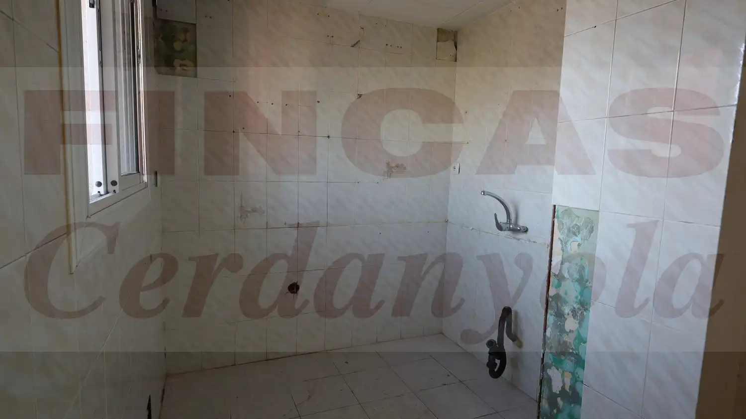 Bany de Àtic en venda en Ripollet amb Terrassa