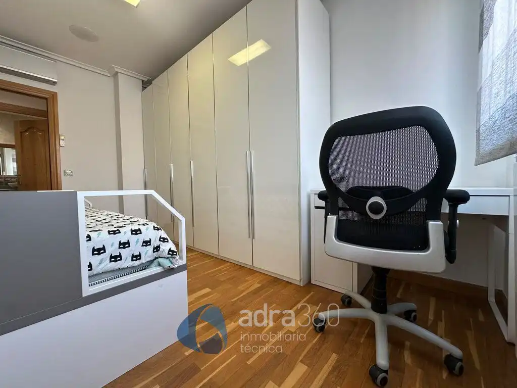 Flat for rent in Estambrera, Cascajos - Piqueras