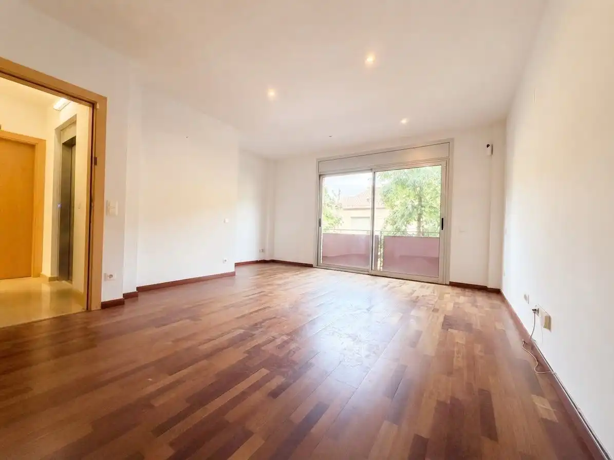 Flat with lift for sale in Centre