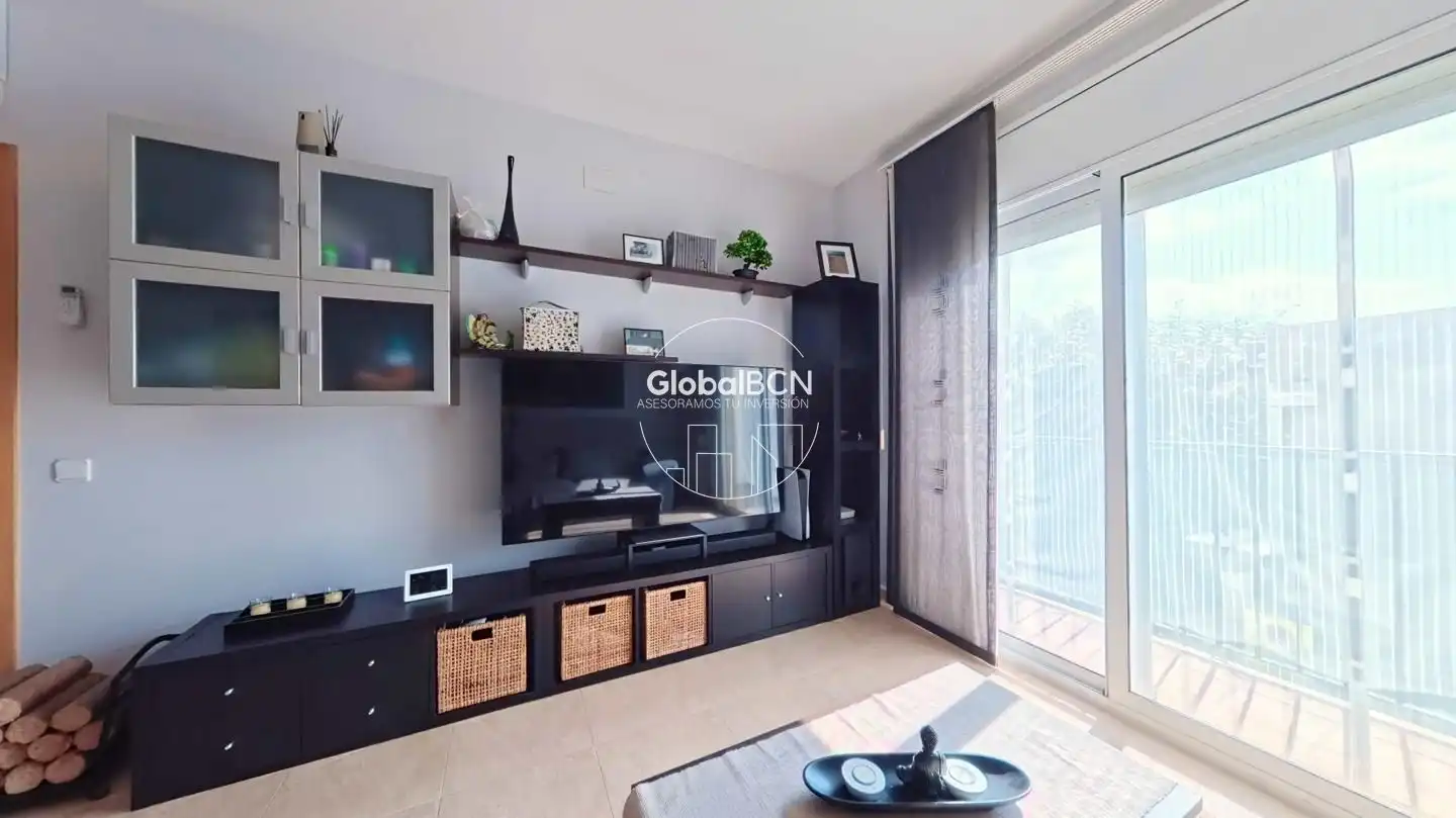 Flat with terrace for sale in calle Mar