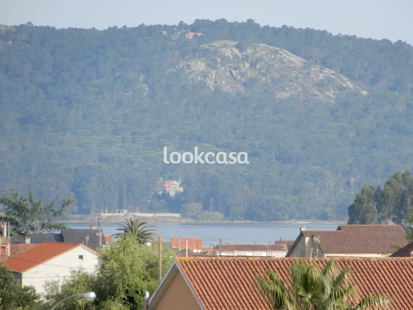Vista exterior de Pis en venda en Sanxenxo amb Calefacció, Jardí privat i Parquet