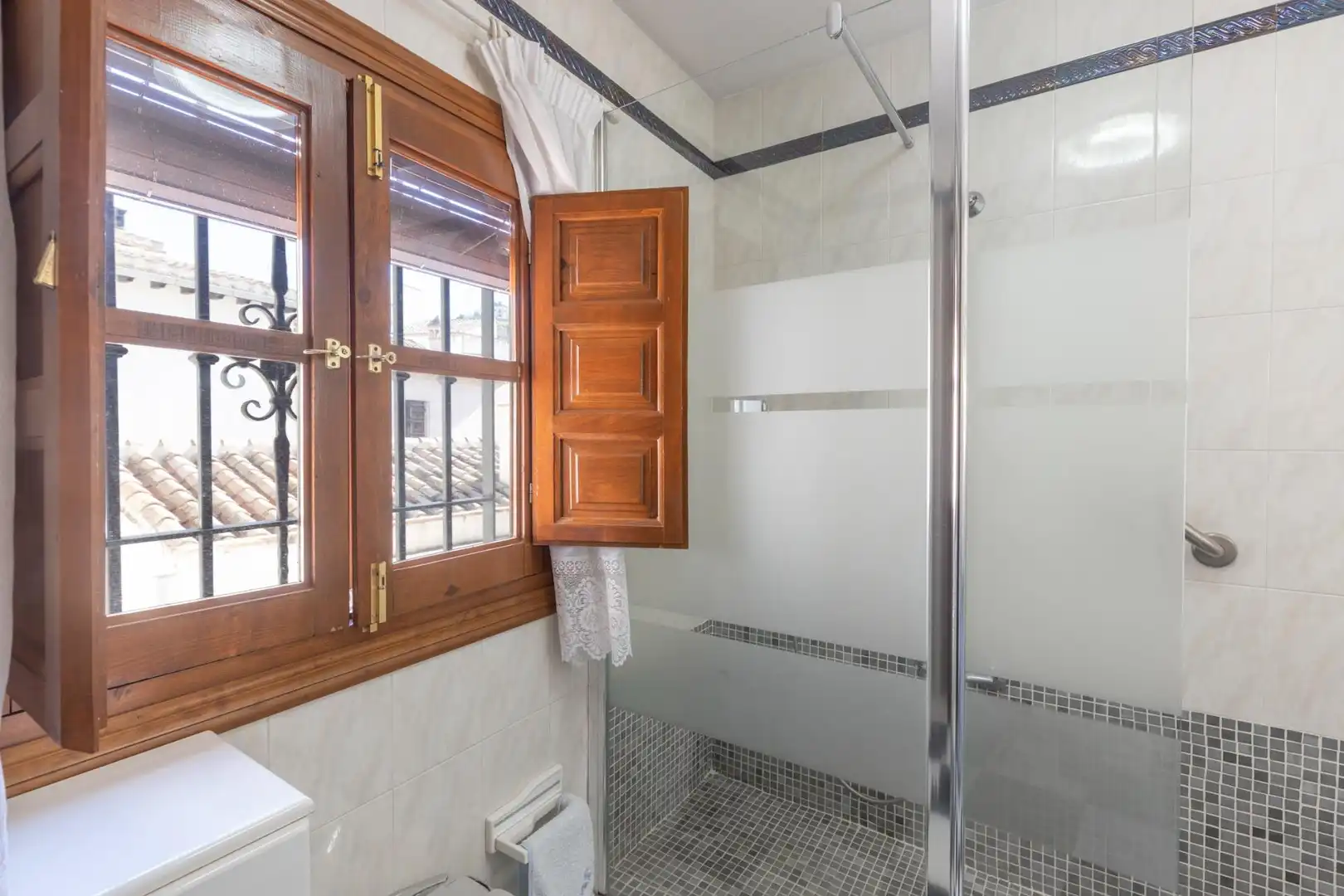 Bathroom of Houses for sale in Granada