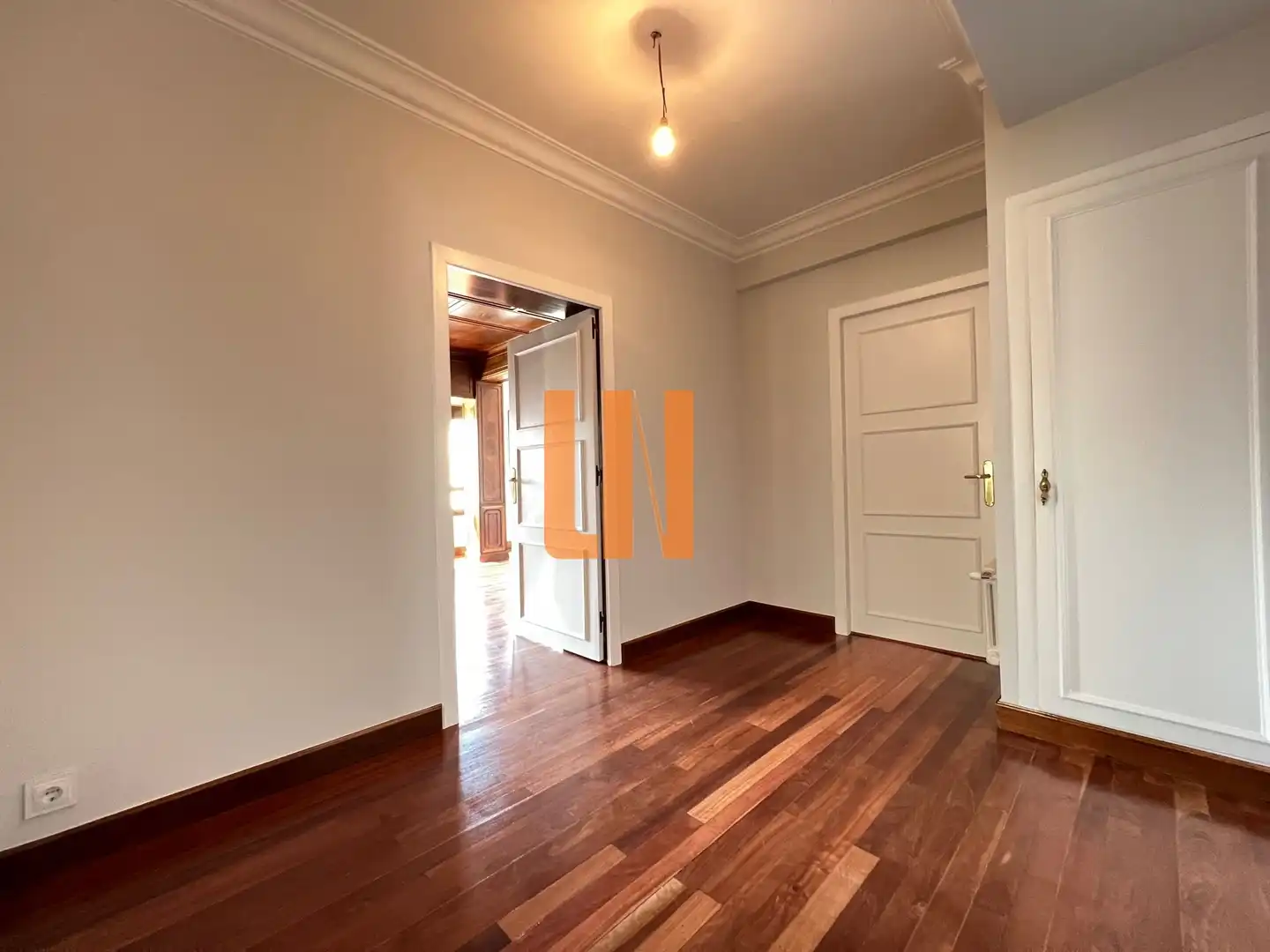 Wohnung zur Miete in A Coruña Capital  mit Heizung, Parkett und Ofen