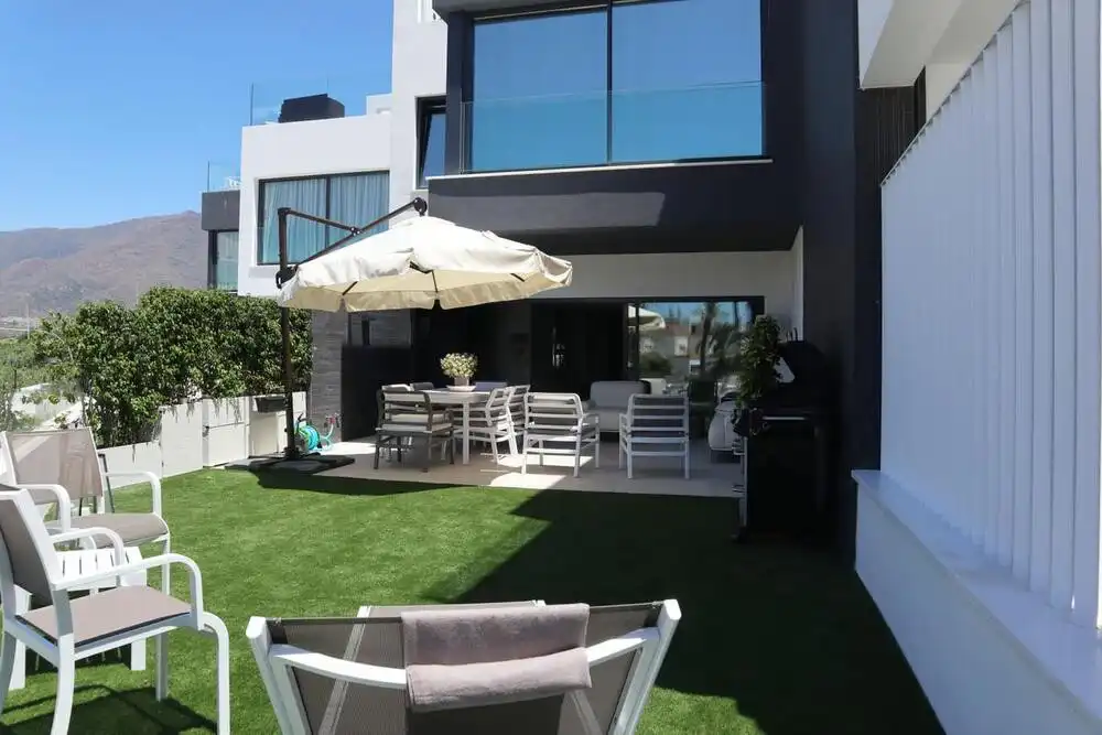 Terrassa de Casa adosada de lloguer en Estepona amb Aire condicionat, Jardí privat i Terrassa