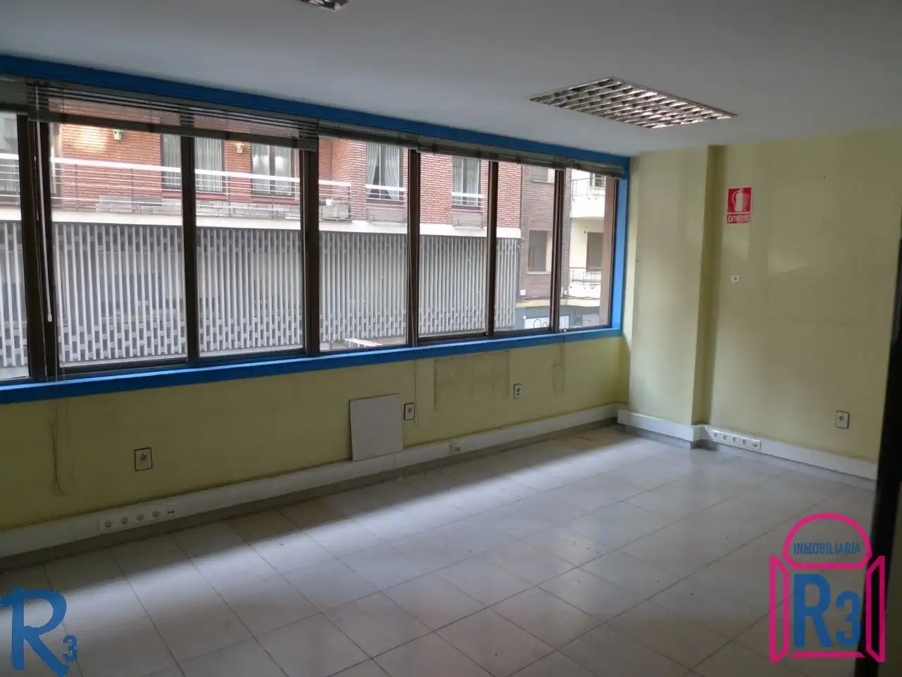 Oficina en venda a Alferez Provisional