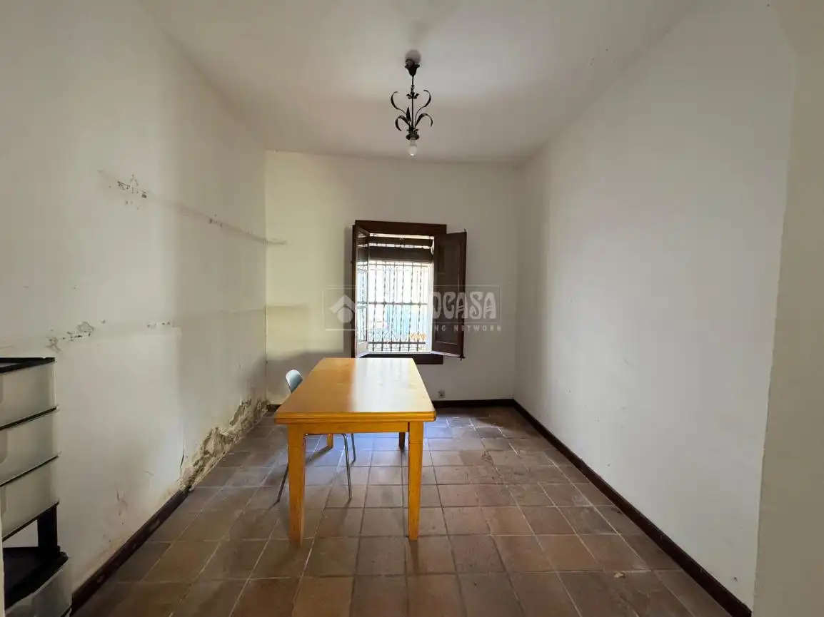 Einfamilien-Reihenhaus zum Verkauf in Barcelona mit Klimaanlage und Terrasse