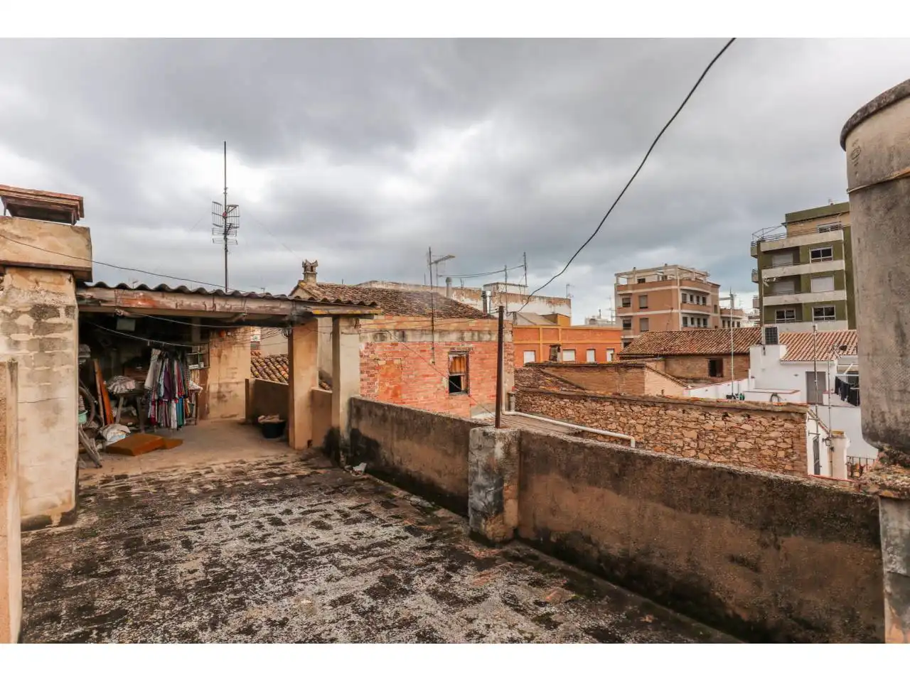 Vista exterior de Casa adosada en venda en Oliva amb Terrassa i Moblat
