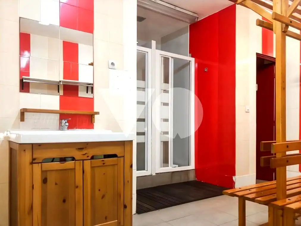 Habitación de Local en venta en Madrid