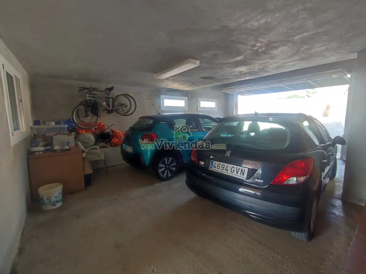 Aparcament de Casa o xalet en venda en Vallirana amb Calefacció, Jardí privat i Terrassa