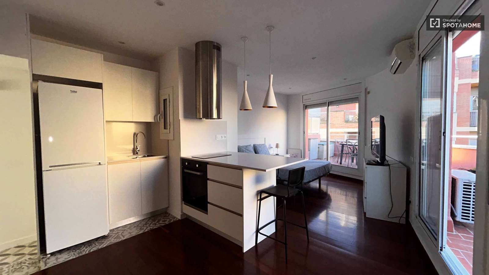 Cuina de Estudi per a compartir en  Barcelona Capital amb Aire condicionat, Calefacció i Terrassa