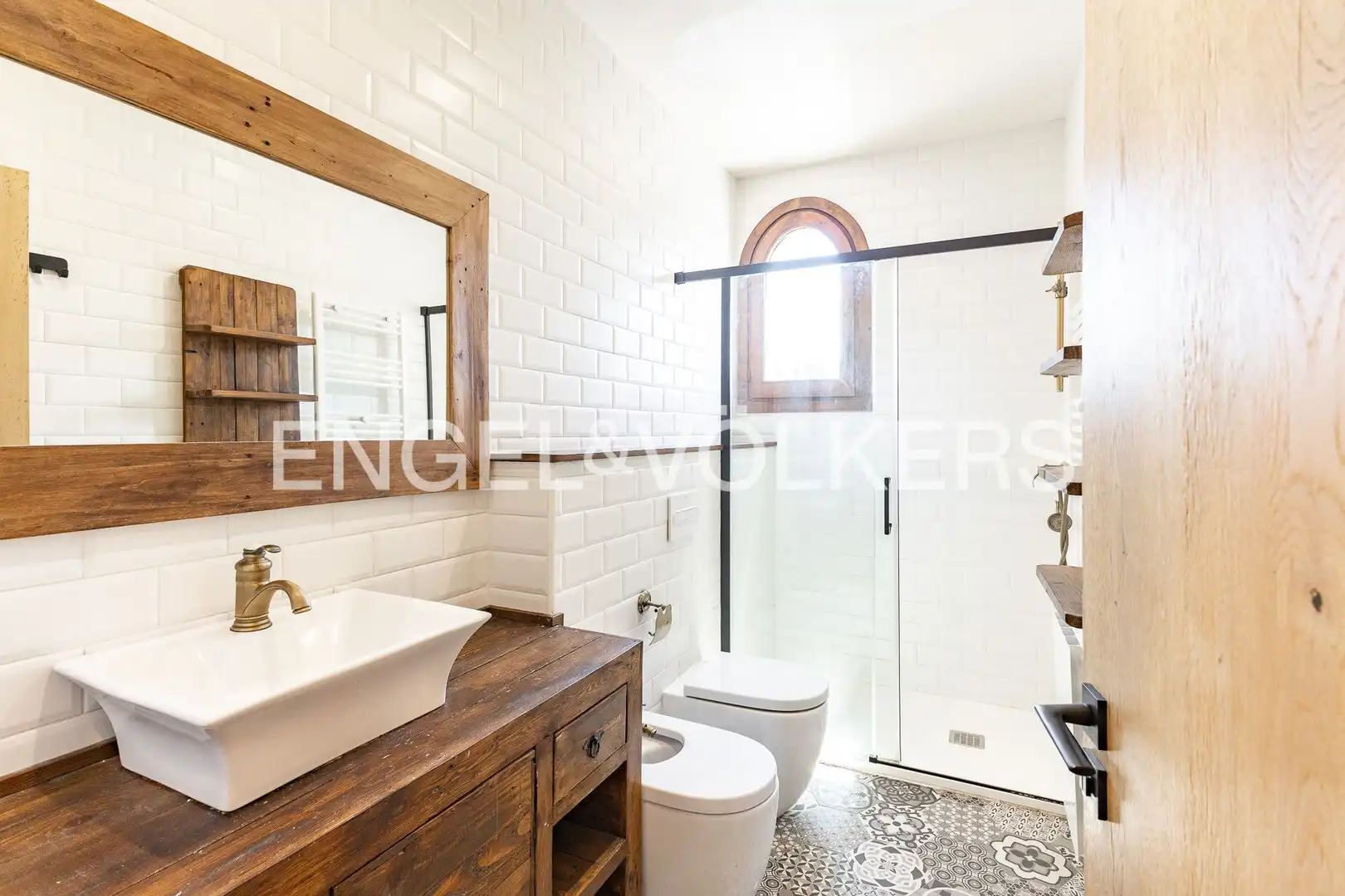 Badezimmer von Haus oder Chalet zum Verkauf in La Vall d'en Bas mit Heizung und Privatgarten