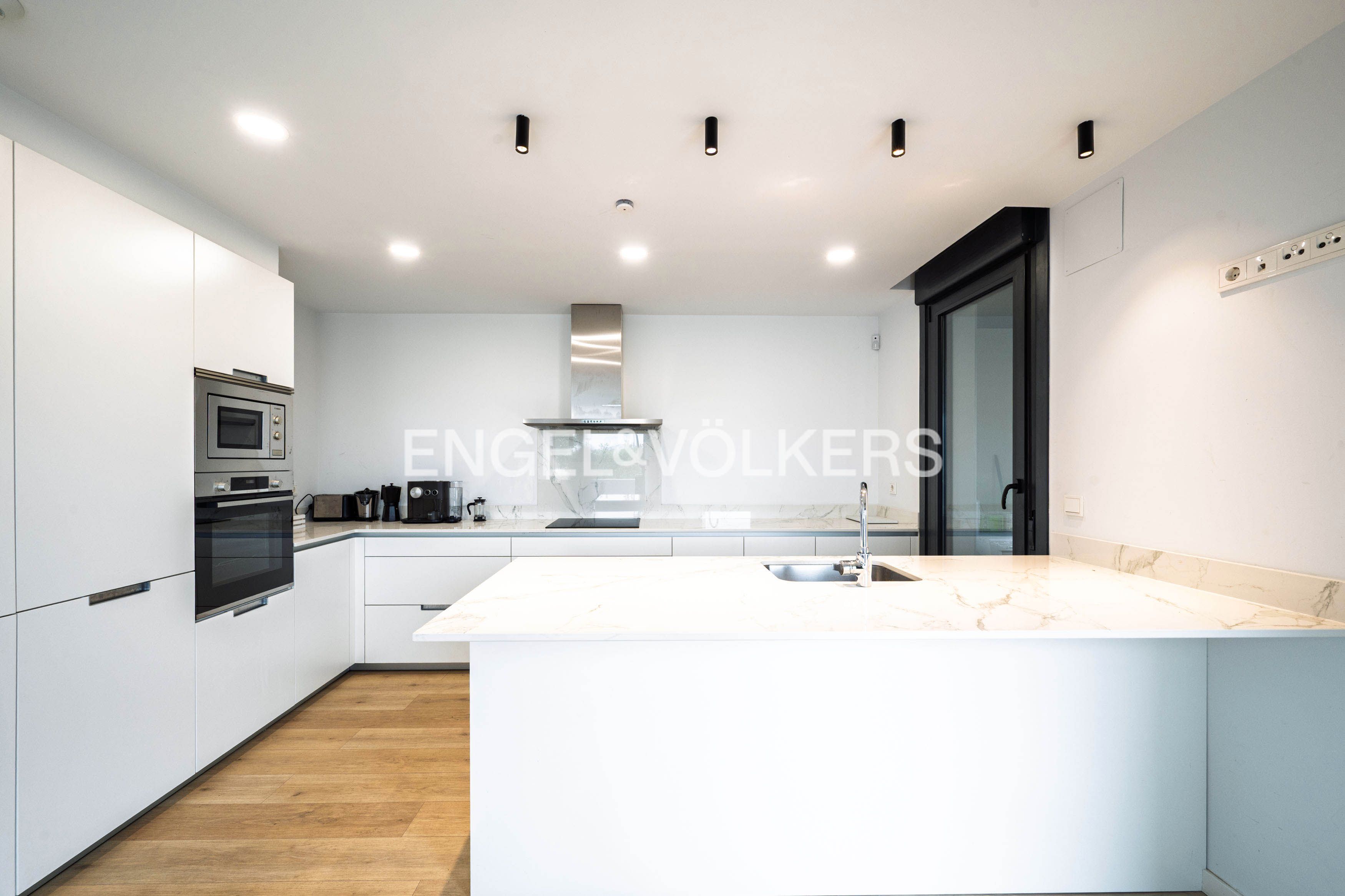 Kitchen of Single-family semi-detached for sale in Donostia - San Sebastián   with Air Conditioner, Heating and Private garden