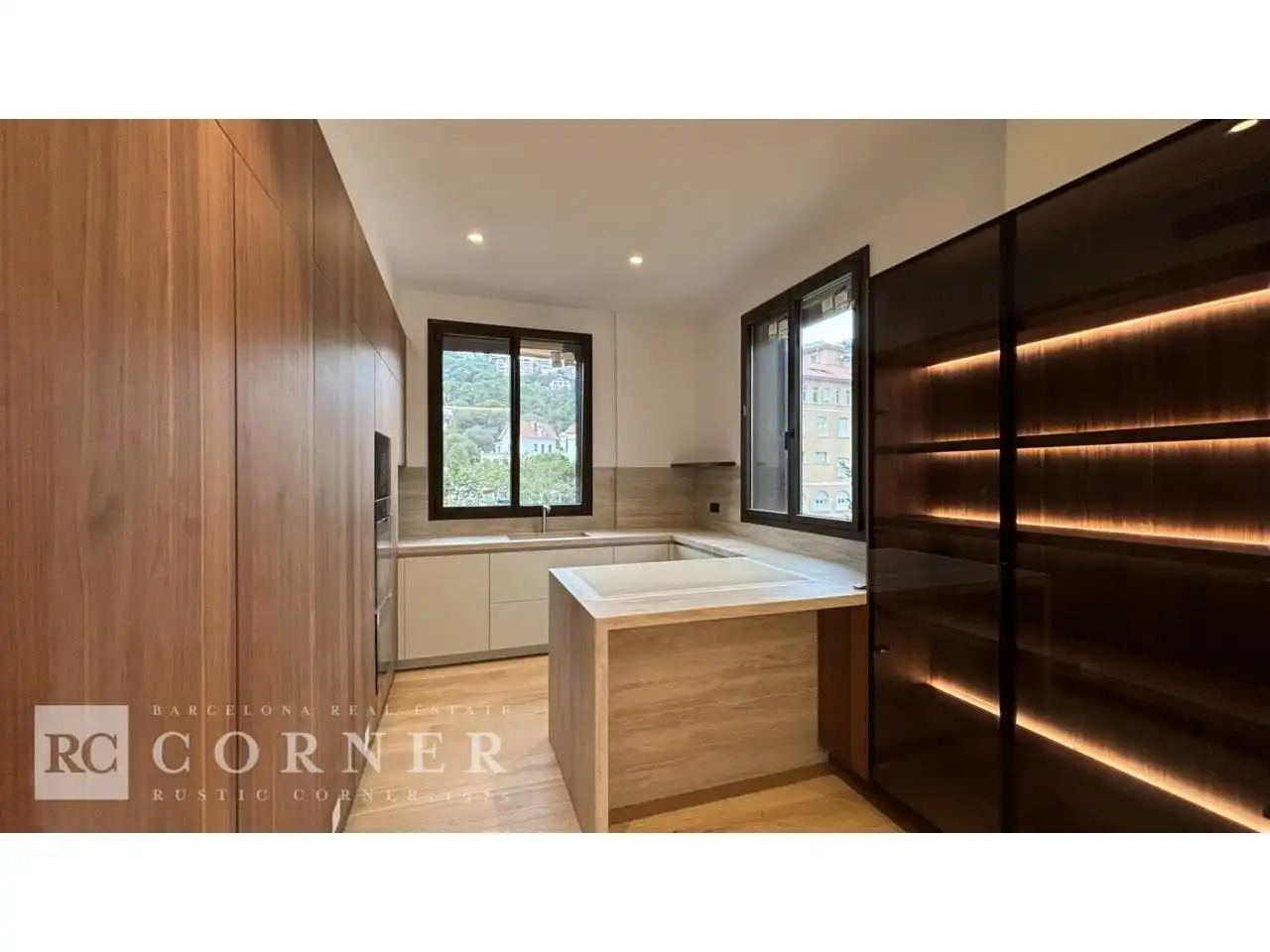 Kitchen of Flat for sale in Barcelona  with Air Conditioner, Parquet flooring and Terrace