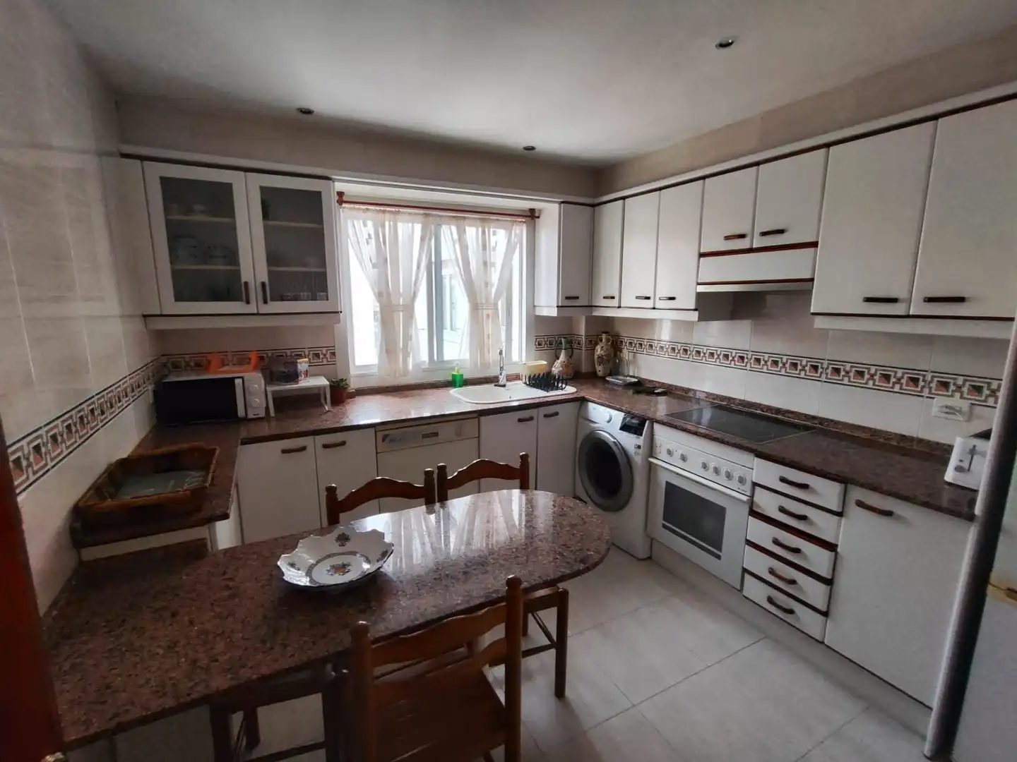 Cocina de Piso de alquiler en A Coruña Capital  con Calefacción y Amueblado