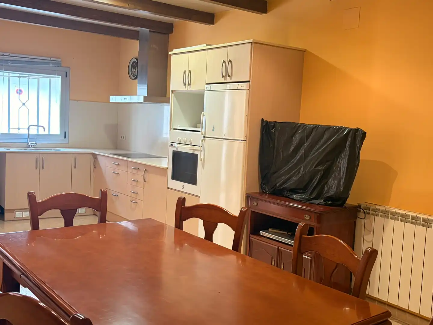 Cuina de Casa o xalet en venda en Bellvís amb Calefacció, Jardí privat i Moblat