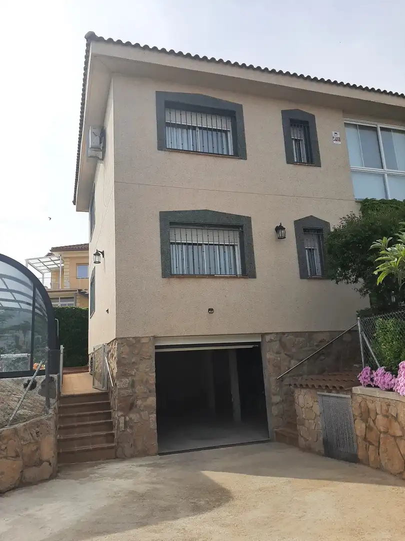 Exterior view of Houses for sale in Navas del Rey  with Heating