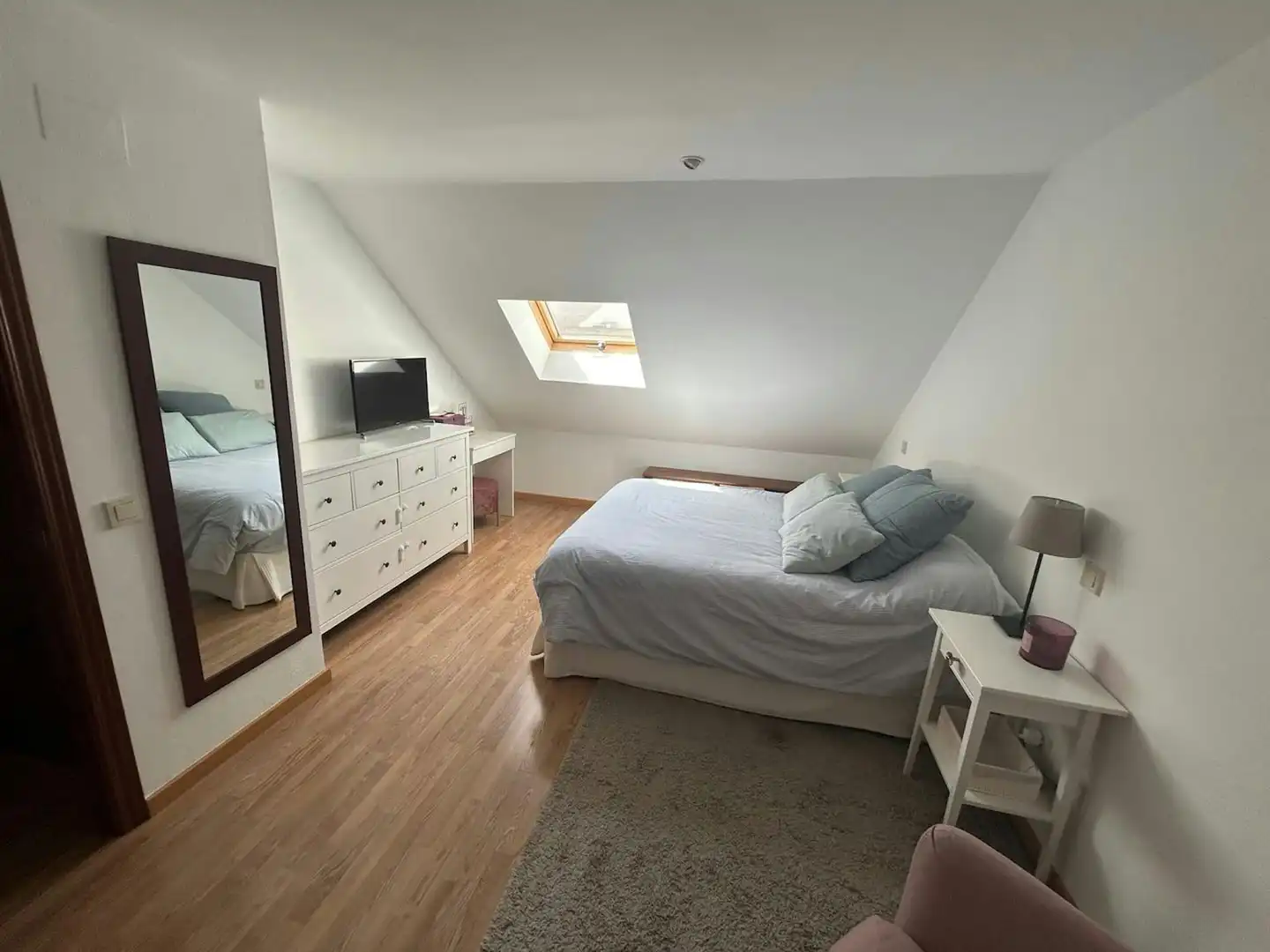 Schlafzimmer von Wohnung zur Miete in Madrid mit Klimaanlage, Heizung und Privatgarten