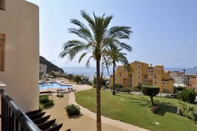 Vista exterior de Apartament en venda en Calpe / Calp amb Aire condicionat, Calefacció i Jardí privat