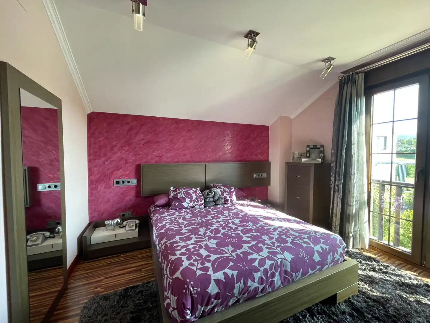 Dormitori de Casa o xalet en venda en Gijón  amb Calefacció, Jardí privat i Parquet