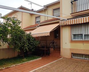 Vista exterior de Casa o xalet en venda en Mérida amb Aire condicionat i Terrassa