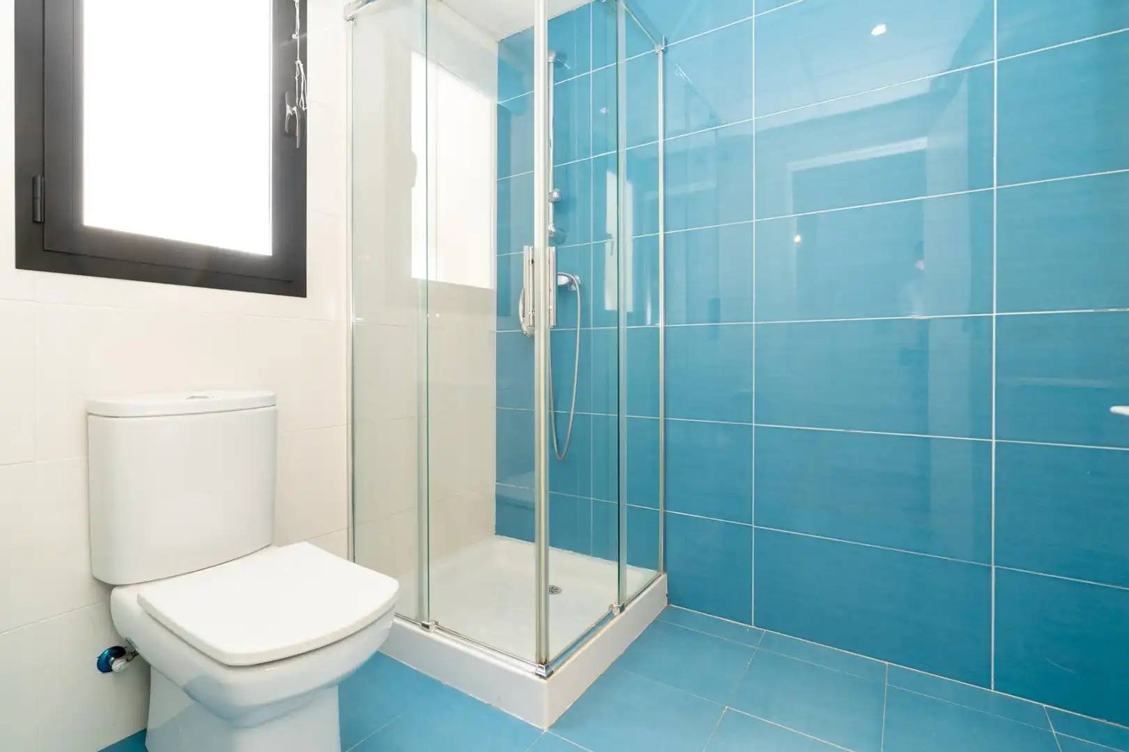 Baño de Casa adosada en venta en Motril con Aire acondicionado, Terraza y Trastero