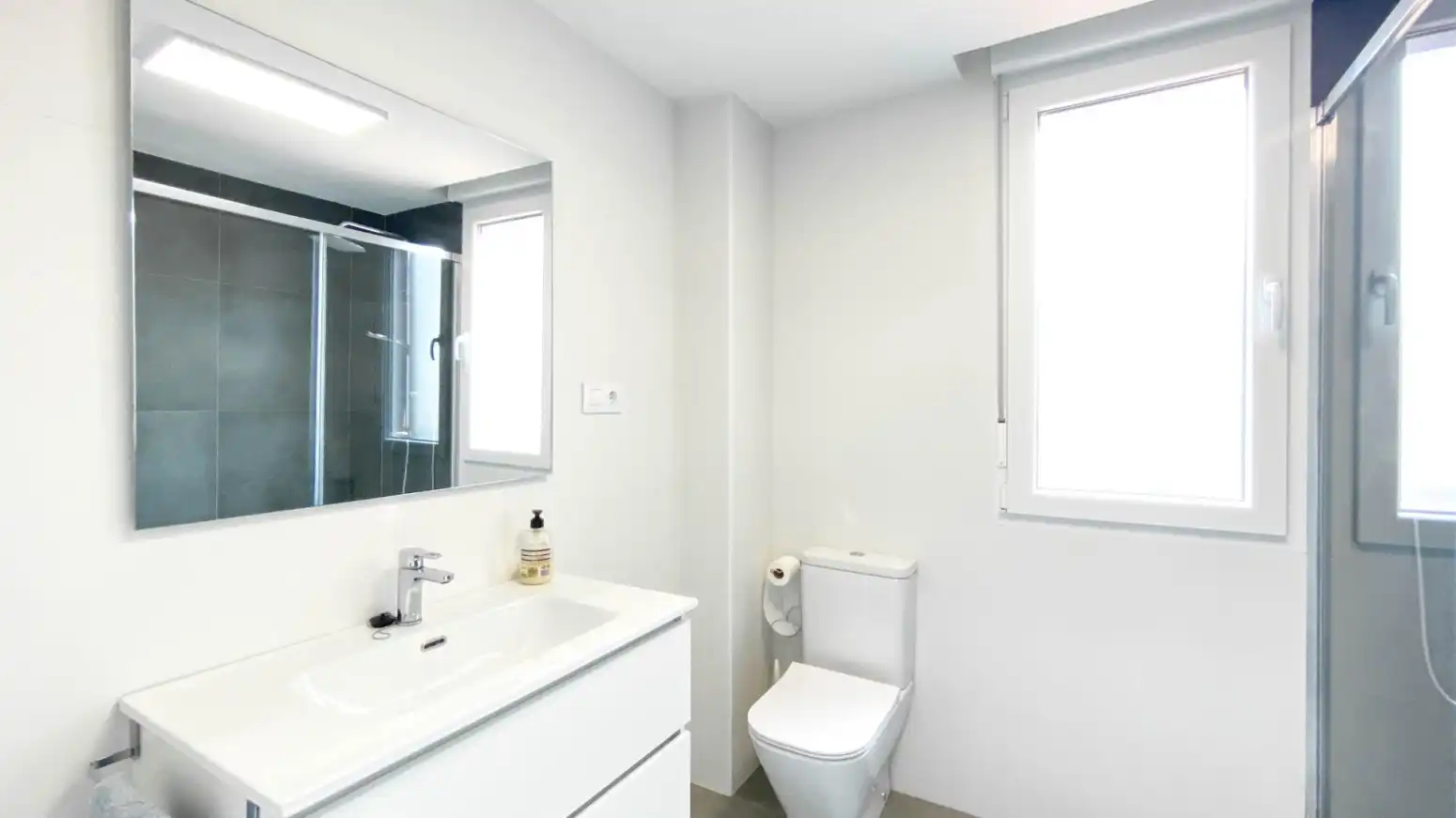 Baño de Piso de alquiler en Santander con Calefacción, Parquet y Amueblado