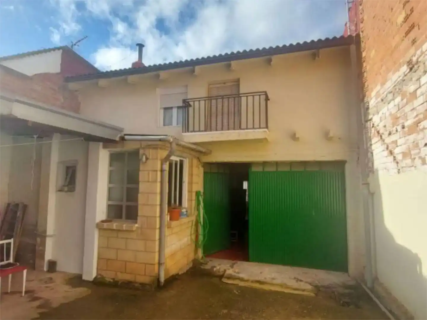 Vista exterior de Finca rústica en venda en Huércanos amb Balcó