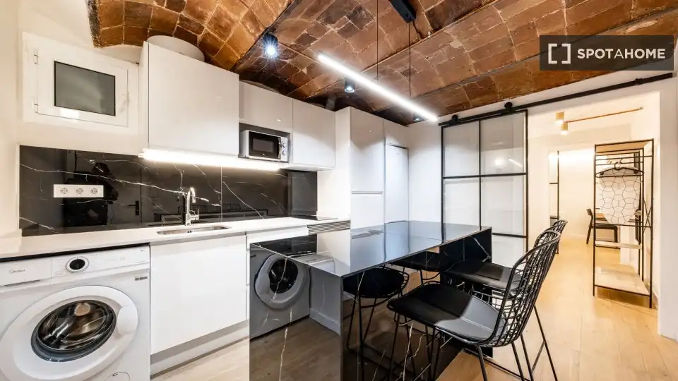 Room in Sants-Badal