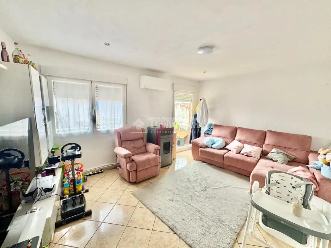 Sala de estar de Piso en venta en Yunquera de Henares con Aire acondicionado, Amueblado y Balcón