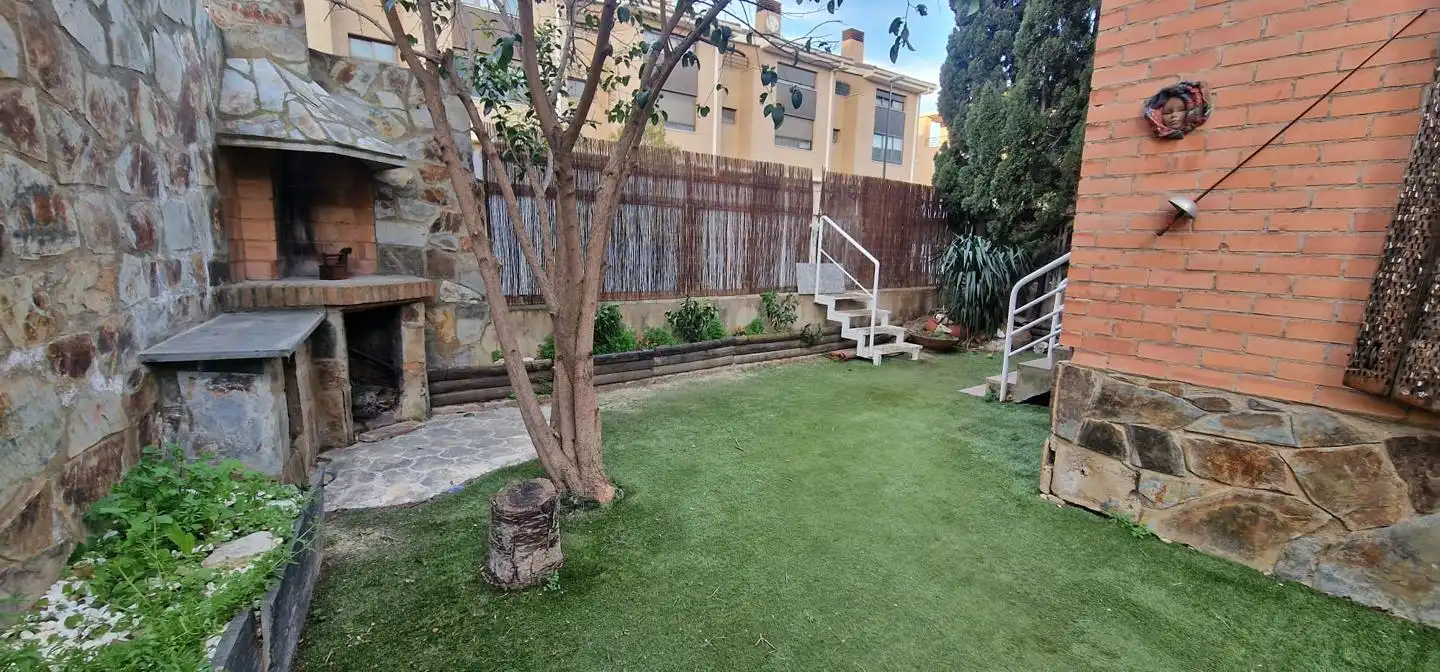 Garden of Detached homes for sale in Zaragoza  with Air Conditioner, Heating and Private garden