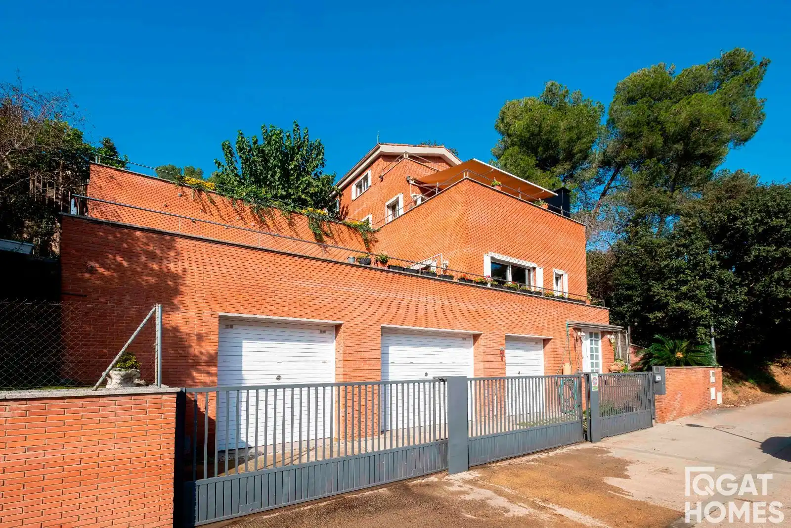 Exterior view of Houses for sale in Sant Cugat del Vallès  with Air Conditioner, Heating and Terrace