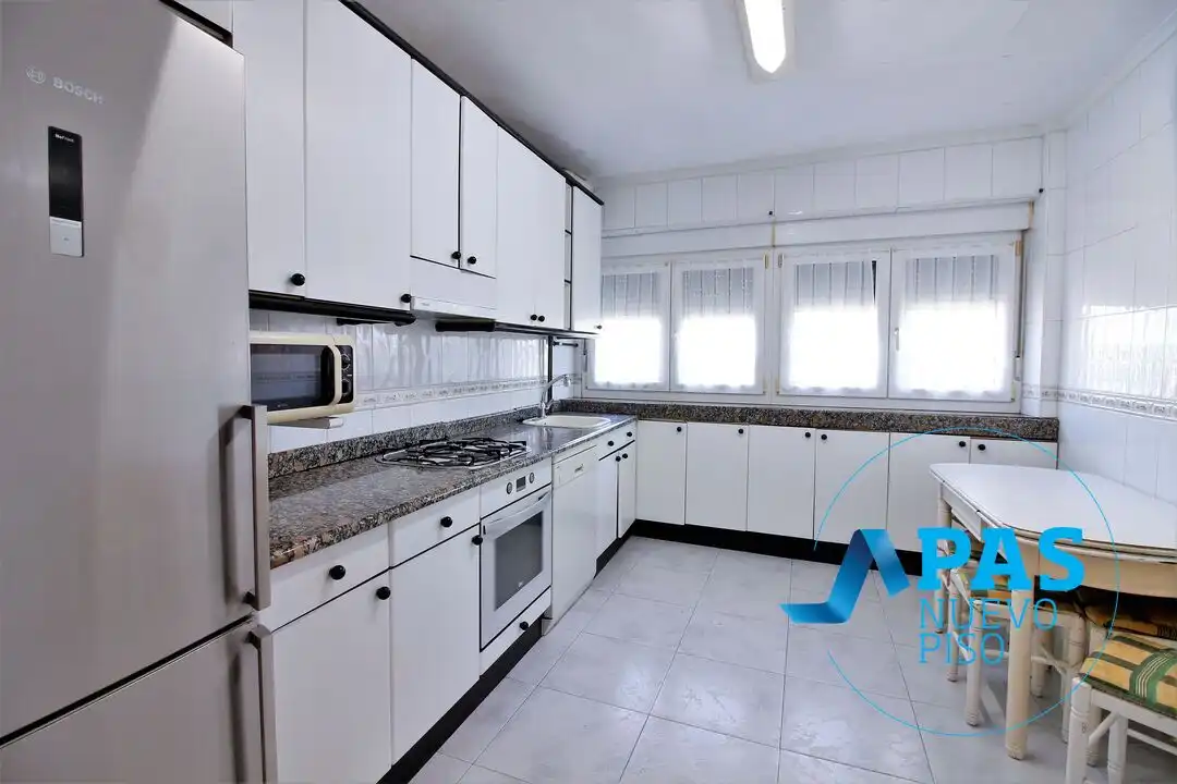 Cocina de Piso en venta en Santander con Calefacción