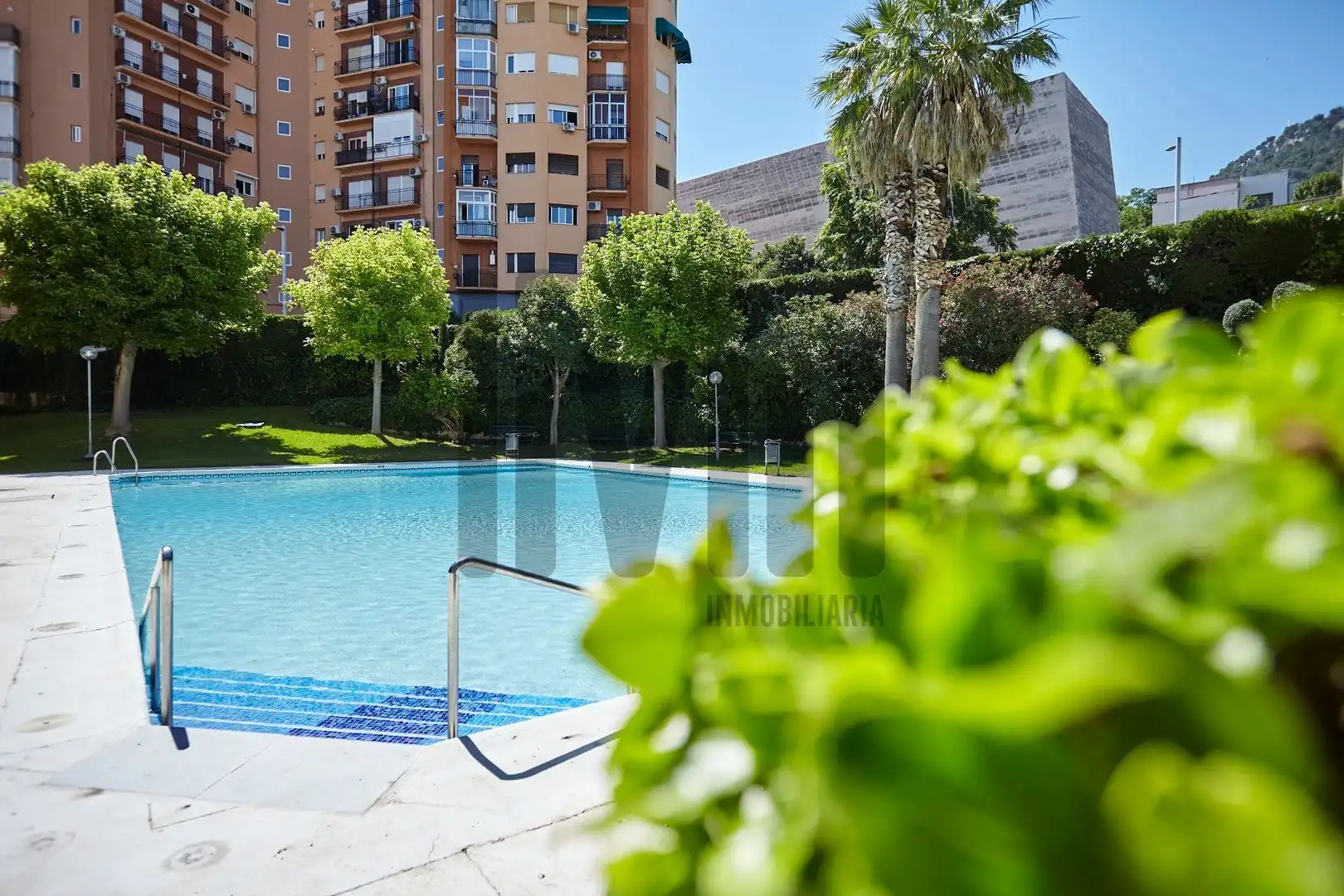 Piscina de Pis en venda en Jaén amb Aire condicionat, Calefacció i Traster