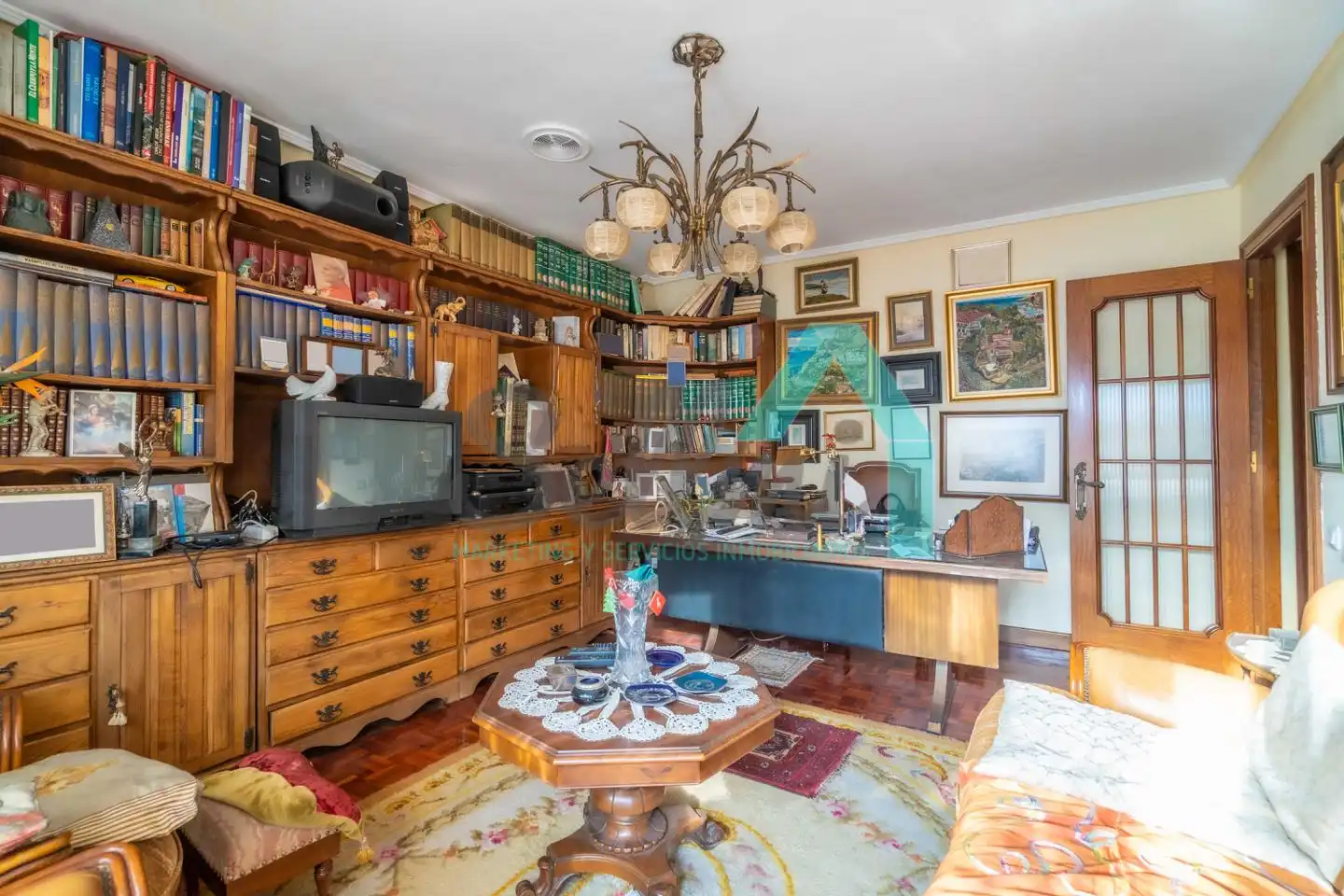 Sala d'estar de Pis en venda en Oviedo  amb Calefacció, Parquet i Terrassa