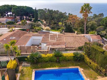 Villa avec balcon à vendre à Canyelles