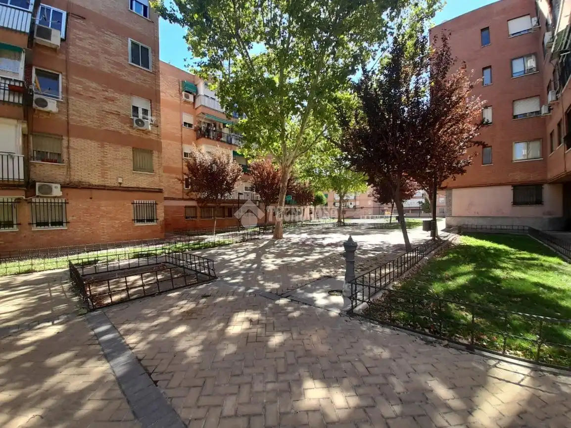 Vista exterior de Piso en venta en Parla con Calefacción