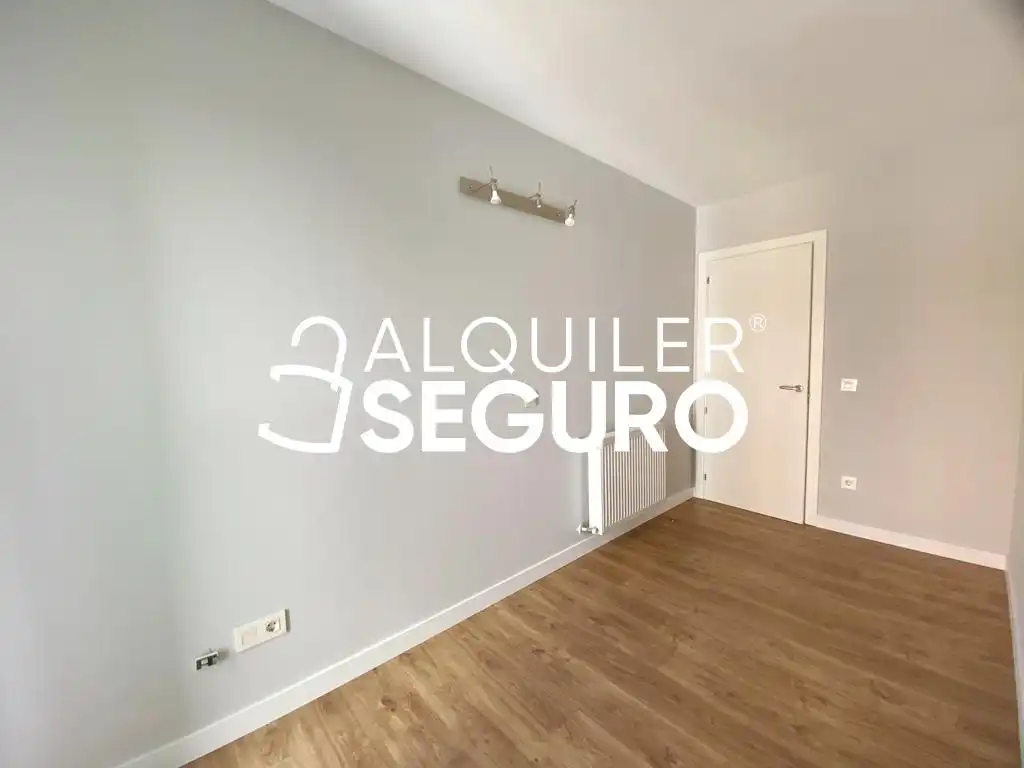 Bedroom of Flat for rent in Madrid  with Air Conditioner, Heating and Terrace